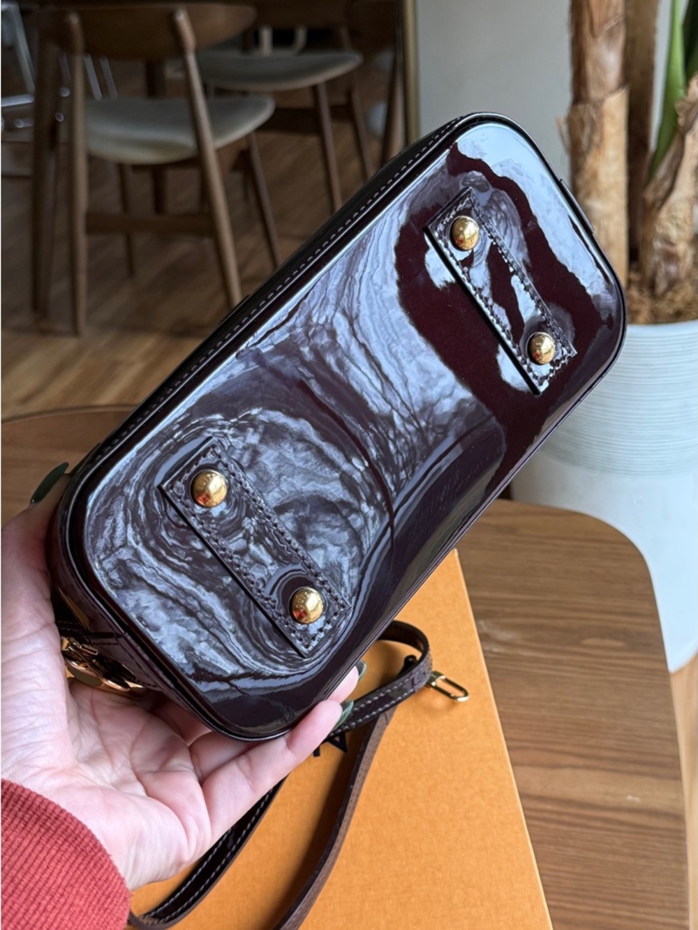 Louis Vuitton Vernis Alma BB Satchel in Burgundy Patent - Picture 5 of 6